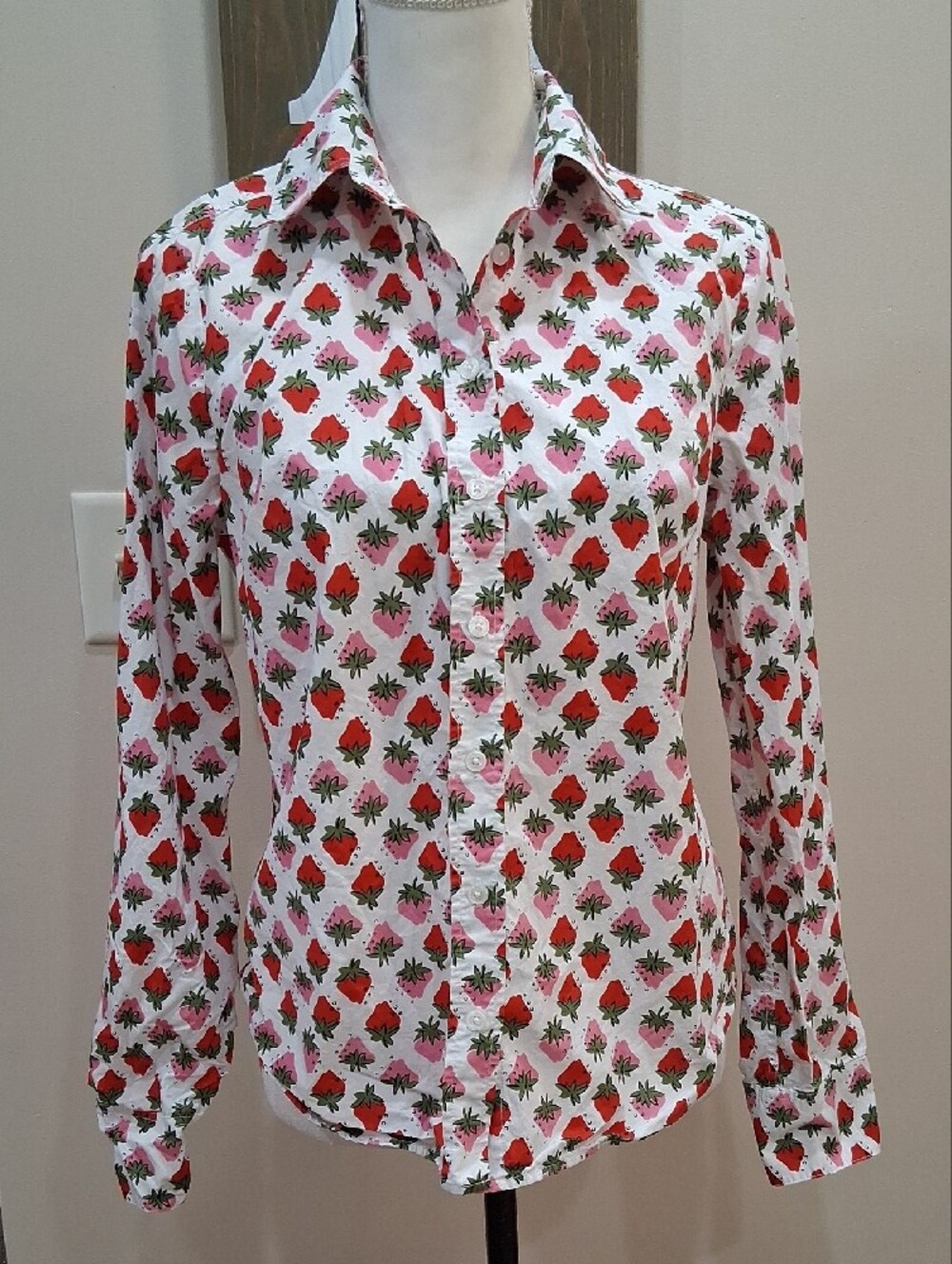 Boden Long- Sleeve Button- Front Shirt Featuring A Strawberry Pattern  Size 6R - Picture 2 of 8